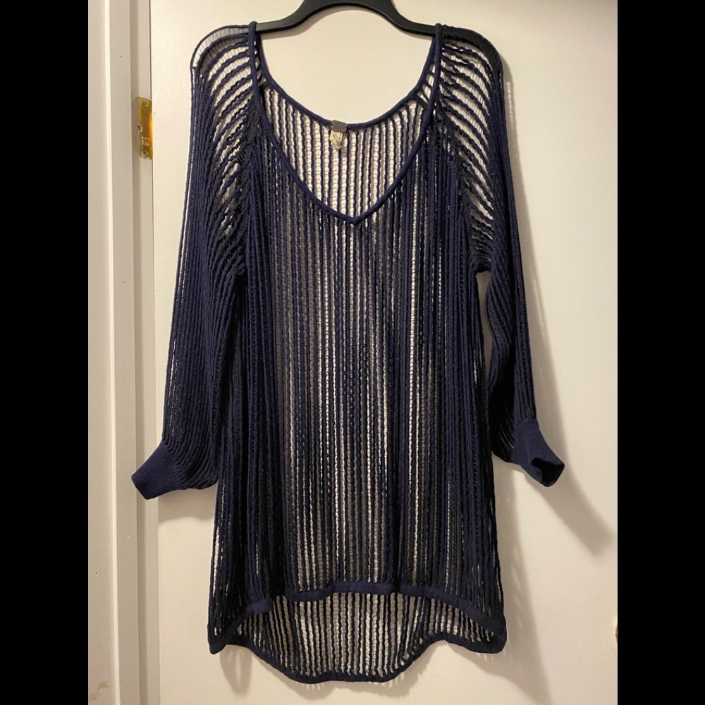 ☀️📦We the Free navy blue sweater large
